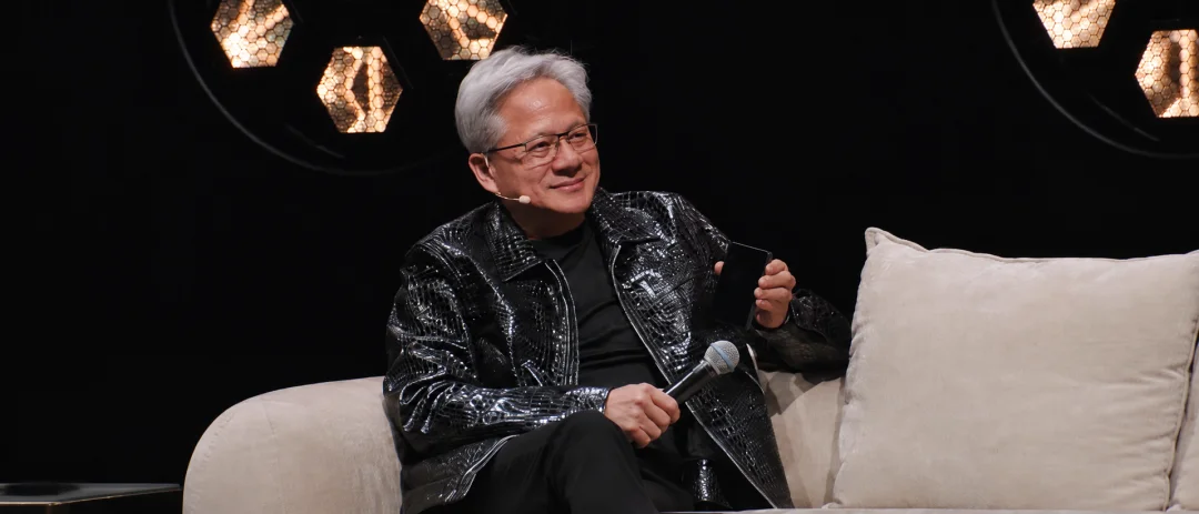特朗普来电黄仁勋：AI不能慢，不能让中国超