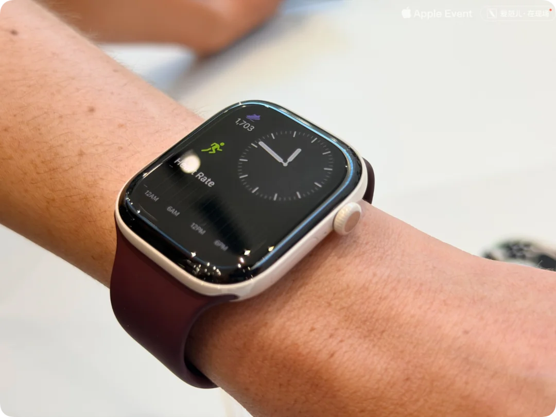 苹果国行 AI 没有来，但新 Apple Watch 先迈入了个人 AI 时代